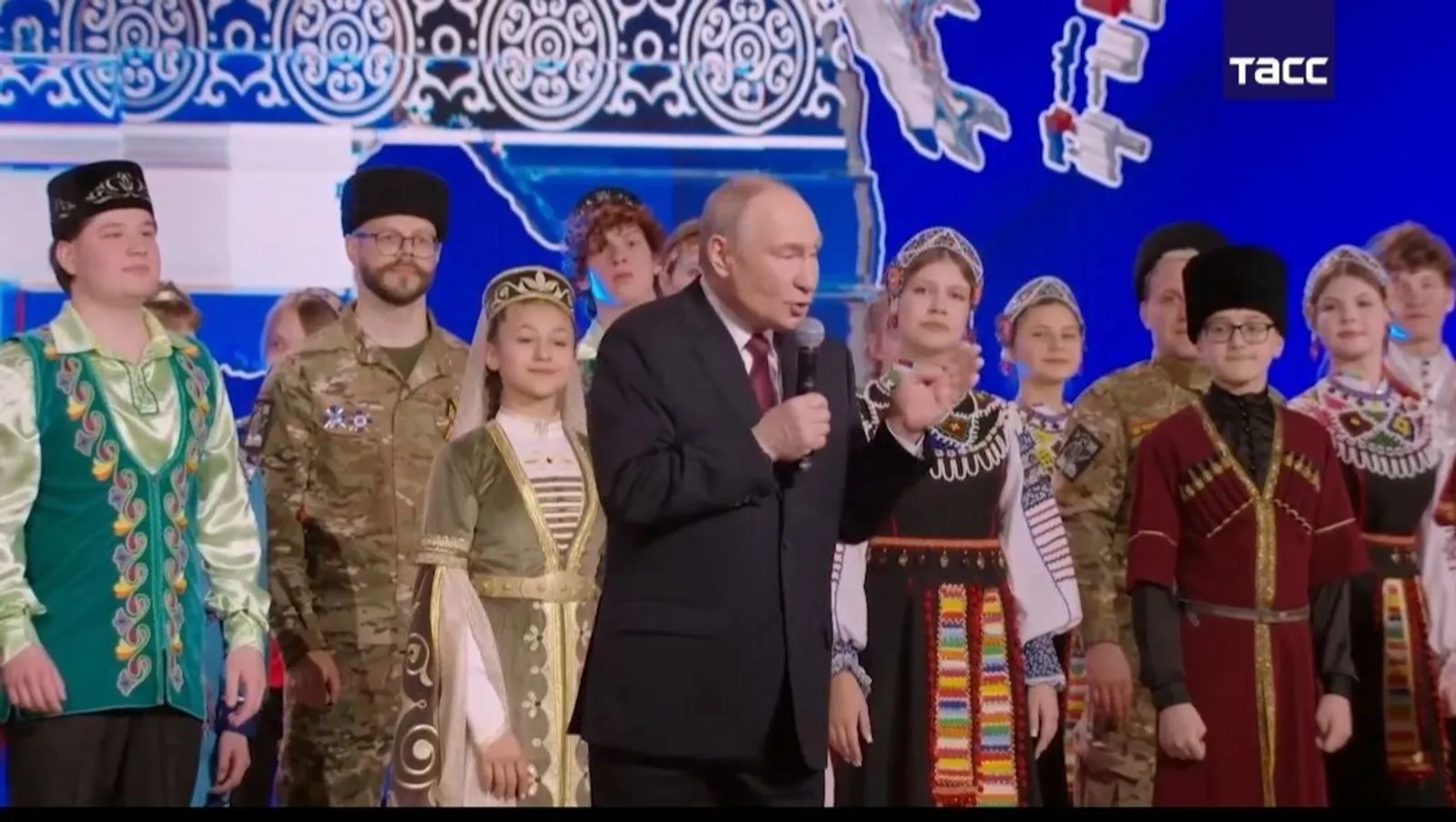 “Барыбыз да бергә. Бу сокландыра!”