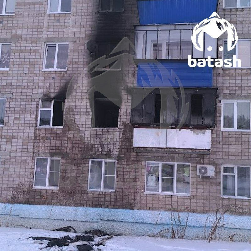 Пычак белән күршеләрнең ишекләрен бәргәли һәм фатирга ут төртә