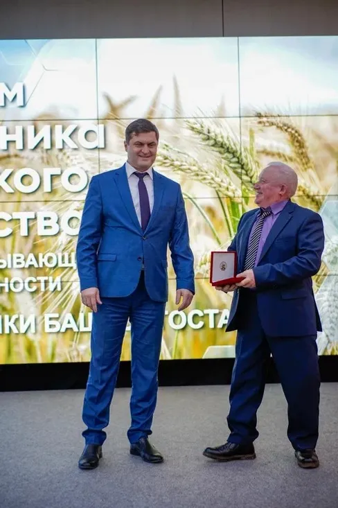 Хезмәтләренә күрә – олы  хөрмәт