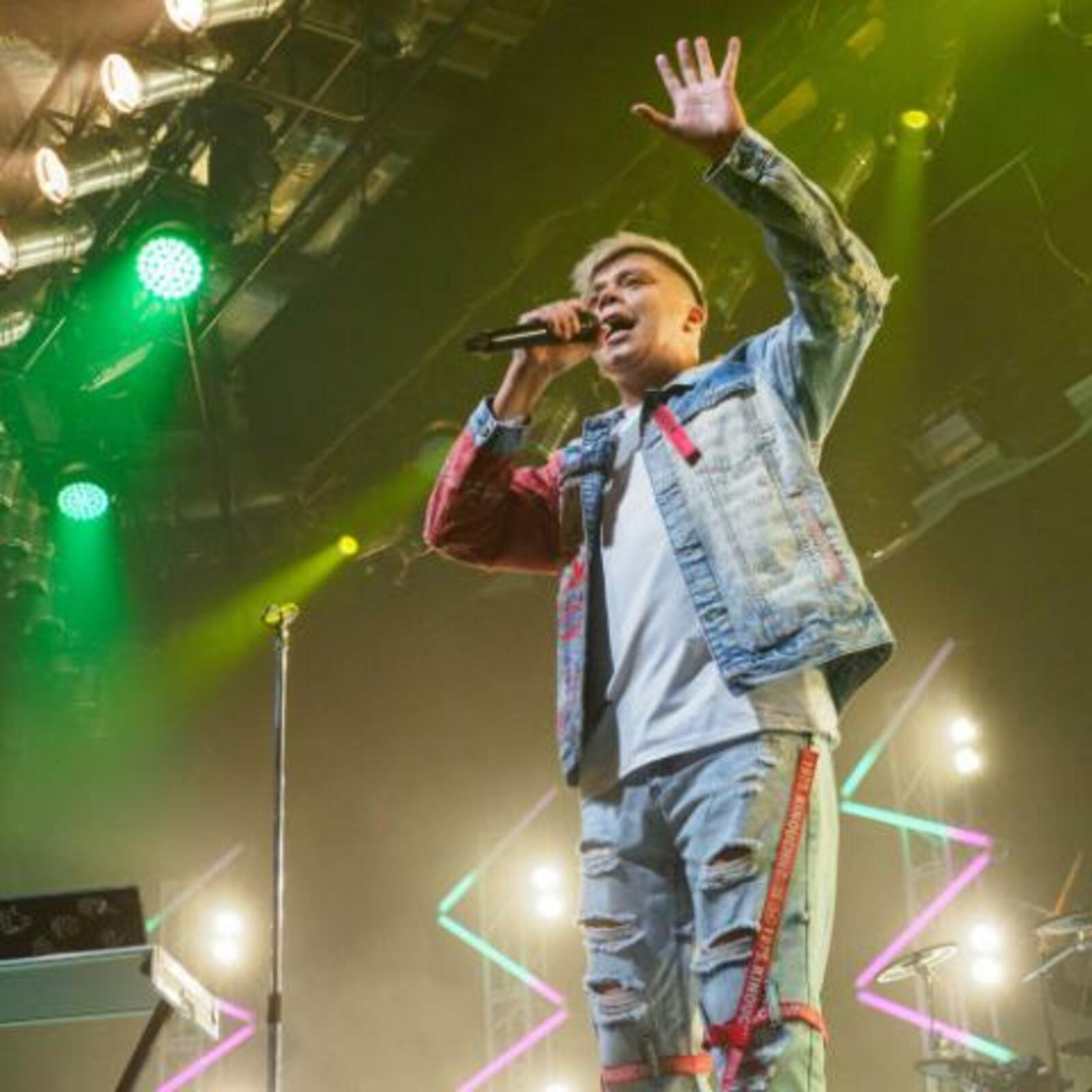 Артистлар Яңа елда ничә сумга җырлый?