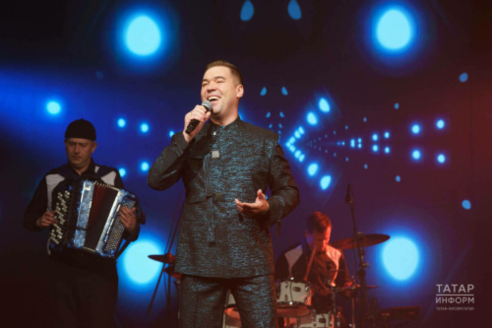 Филүс Каһиров тормыш иптәшенә концерт вакытында сюрприз ясаган (Видео)