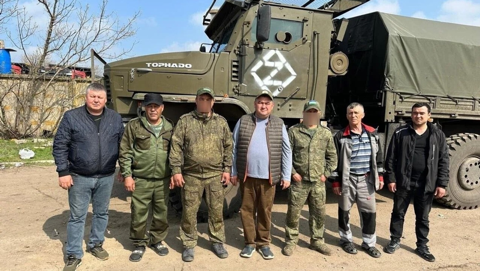 Күгәрчен районы башлыгы яугирләргә гуманитар ярдәм илткән