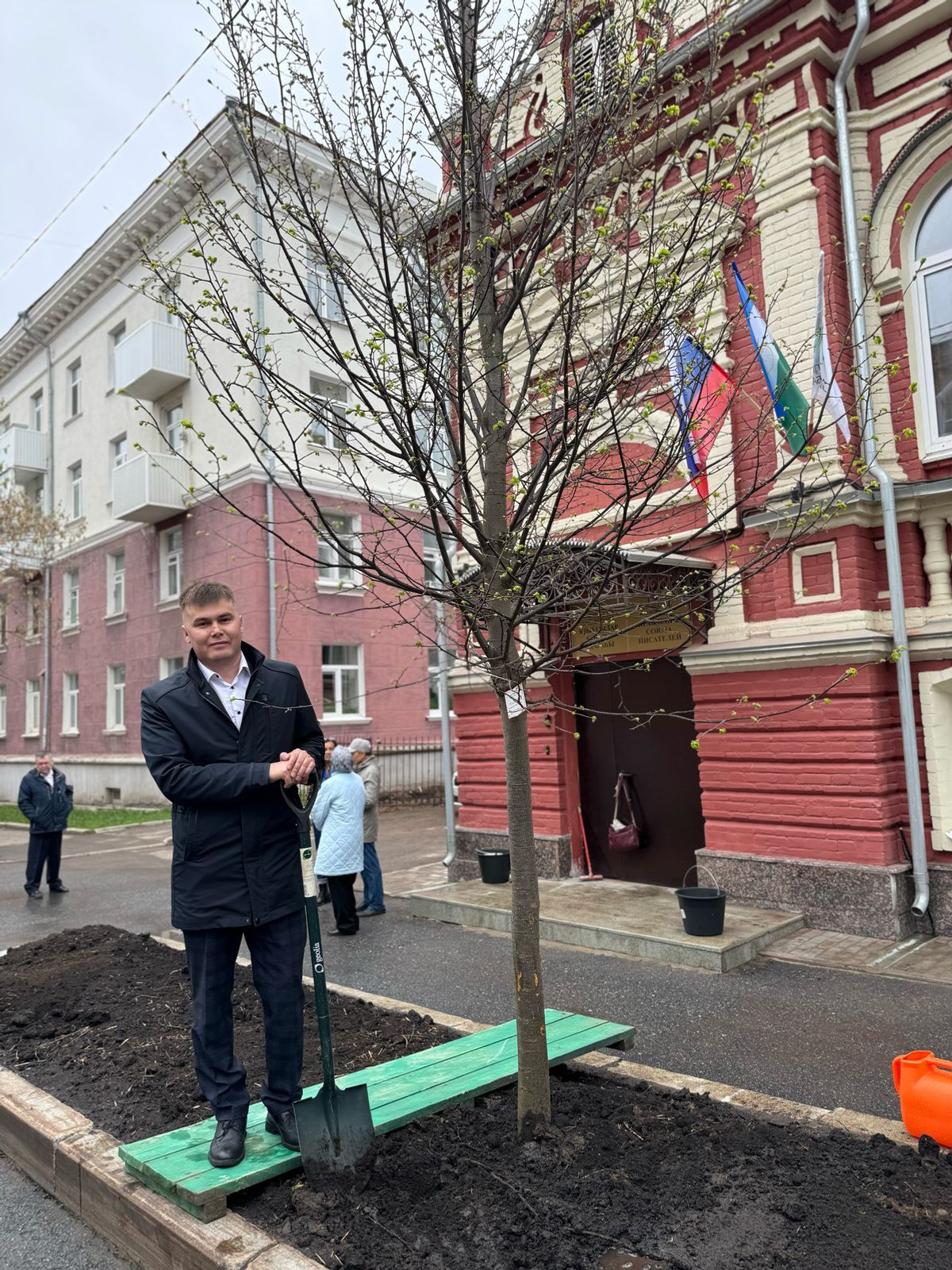 Язучылар агачлар утыртты