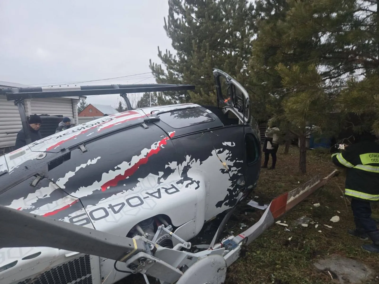 Уфада шәхси вертолёт килеп төшкән
