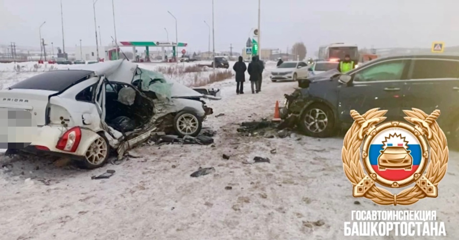 Яңа гына өйләнешкән пар юл һәлакәтенә очраган