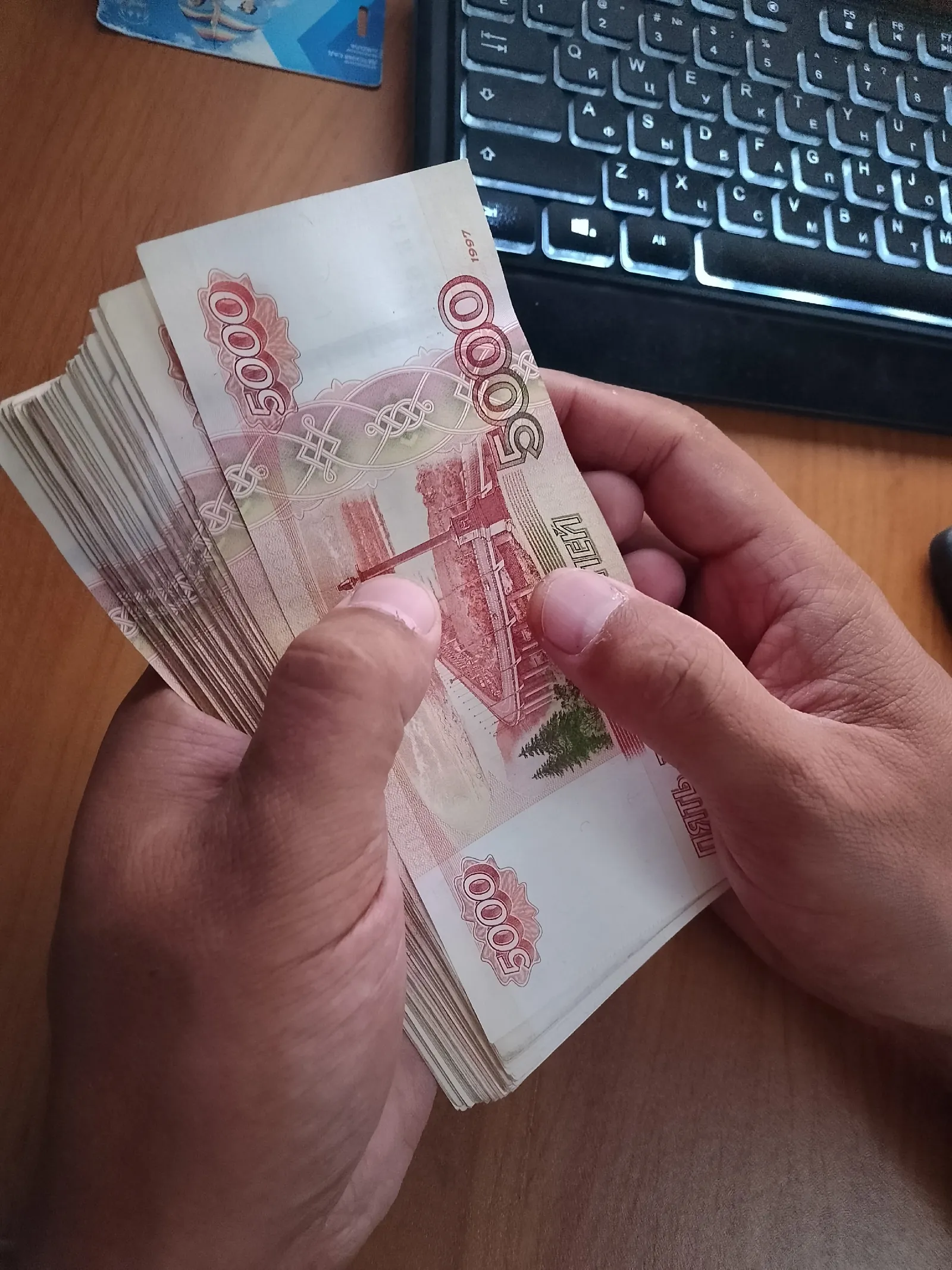 Авыл кешесе мошенникларга 29 миллион сум акча биргән