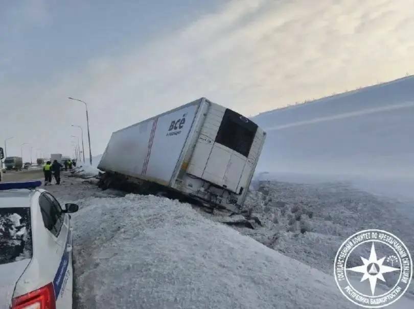 Дүртөйле районында фура юл кырыена чыгып  очкан