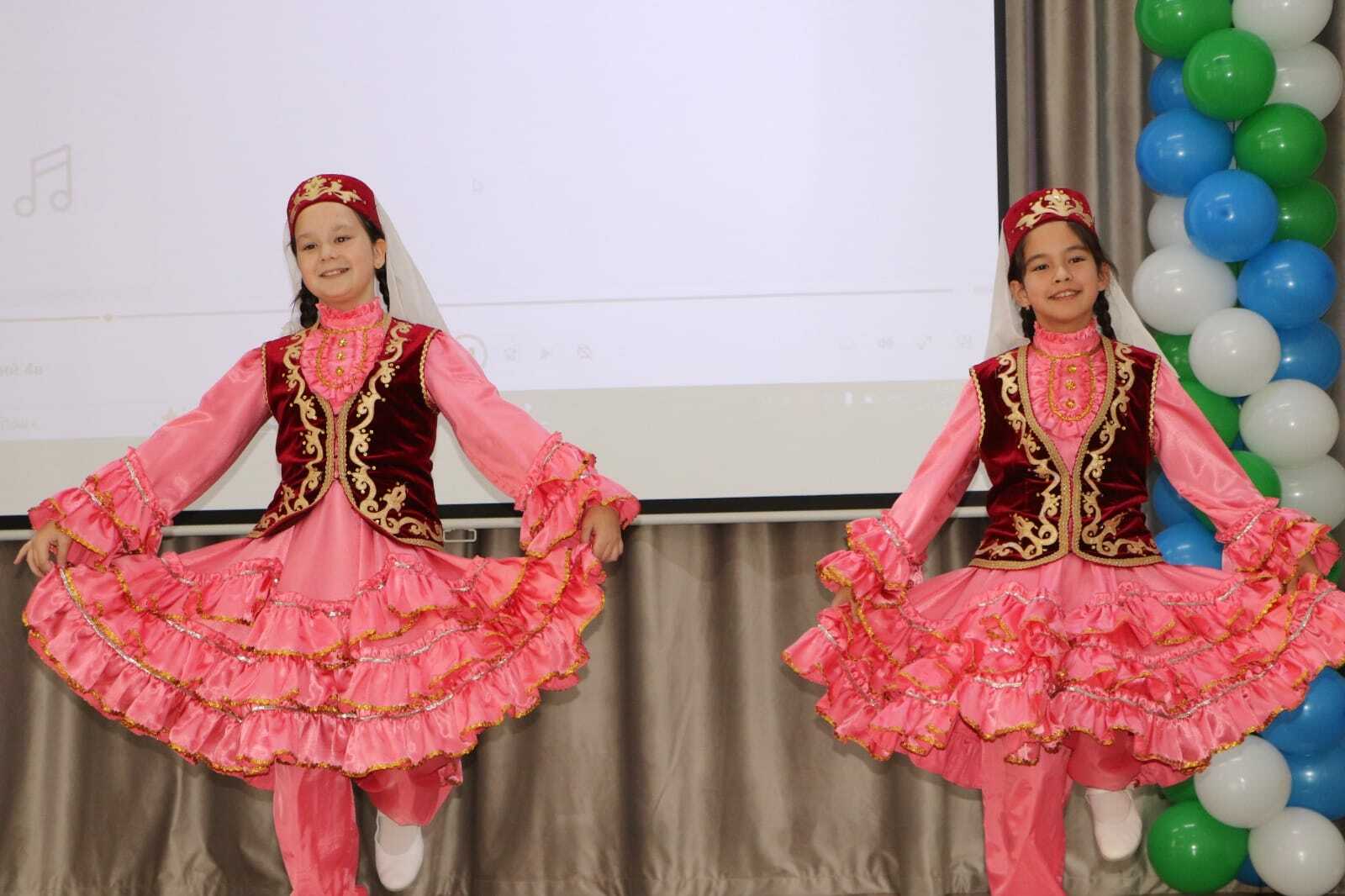 Милли бию көне белән, дуслар!