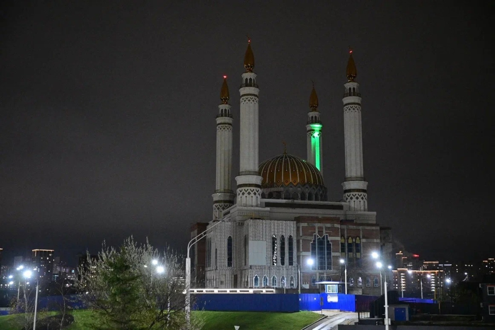 Мәчет балкып торыр