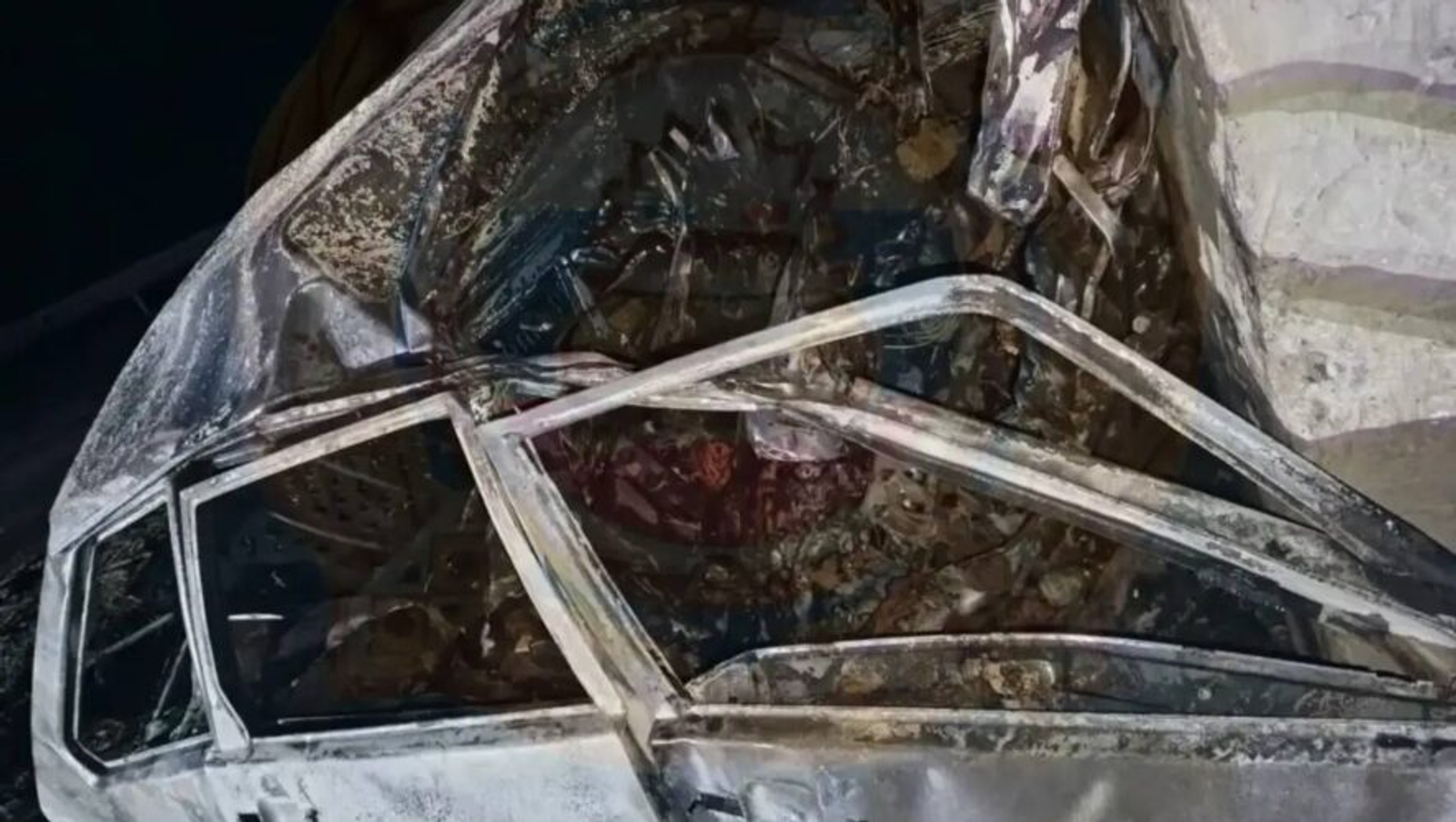 Кан белән тулы салон: яшь егет күпер терәгенә барып бәрелгән