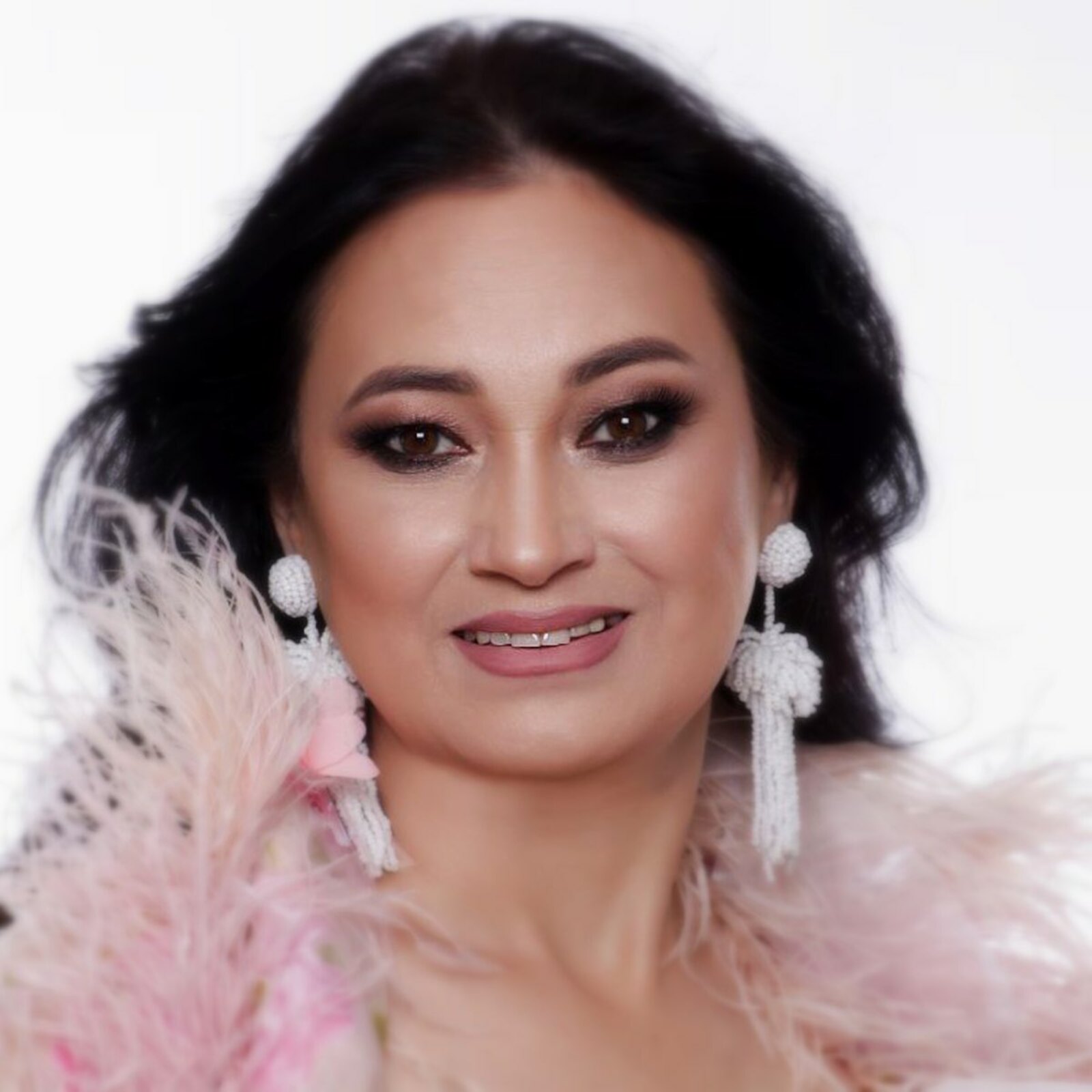 Җырчы Гөлнара Тимерҗанова  яшь күренүенең серен әйткән