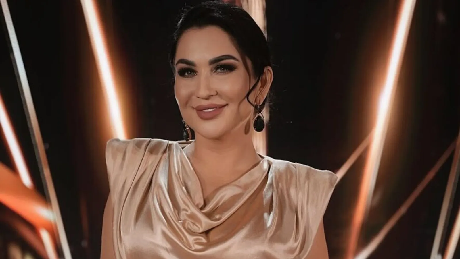 "Кадерлем, күтеңне  кысып утыр!": Илсөя Бәдретдинова хейтерларга җавап биргән