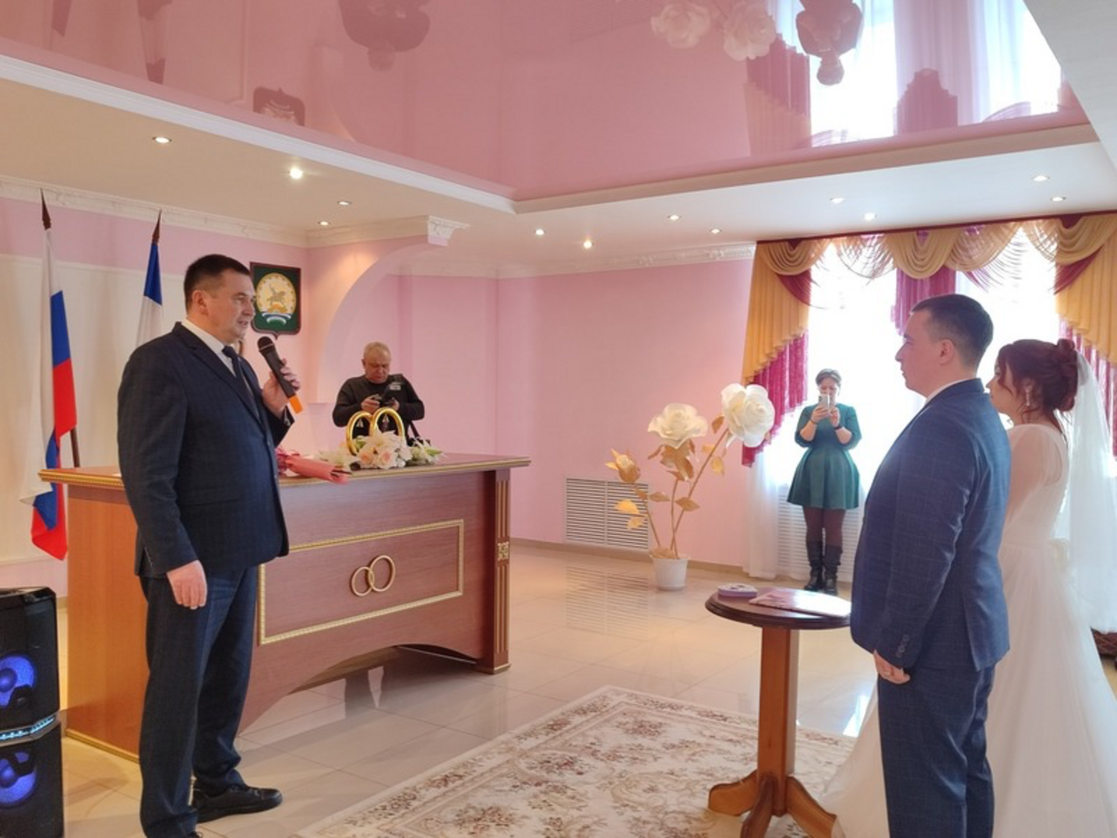 Яугир сөйгәне белән никахлашкан