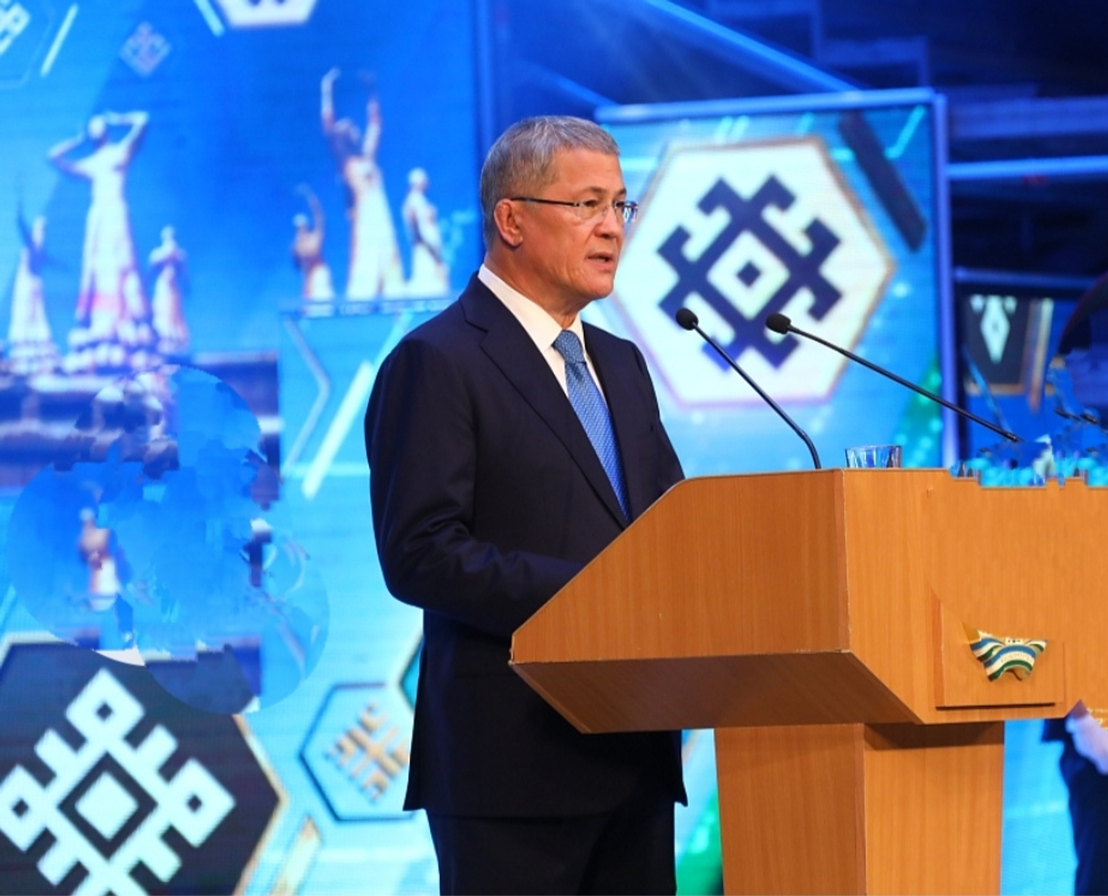 Радий Хәбиров Башкортстан халкын Республика көне белән котлады