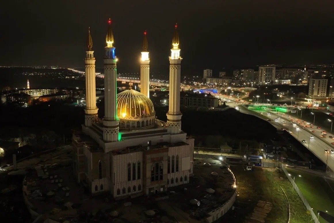 Мәчет балкып торыр