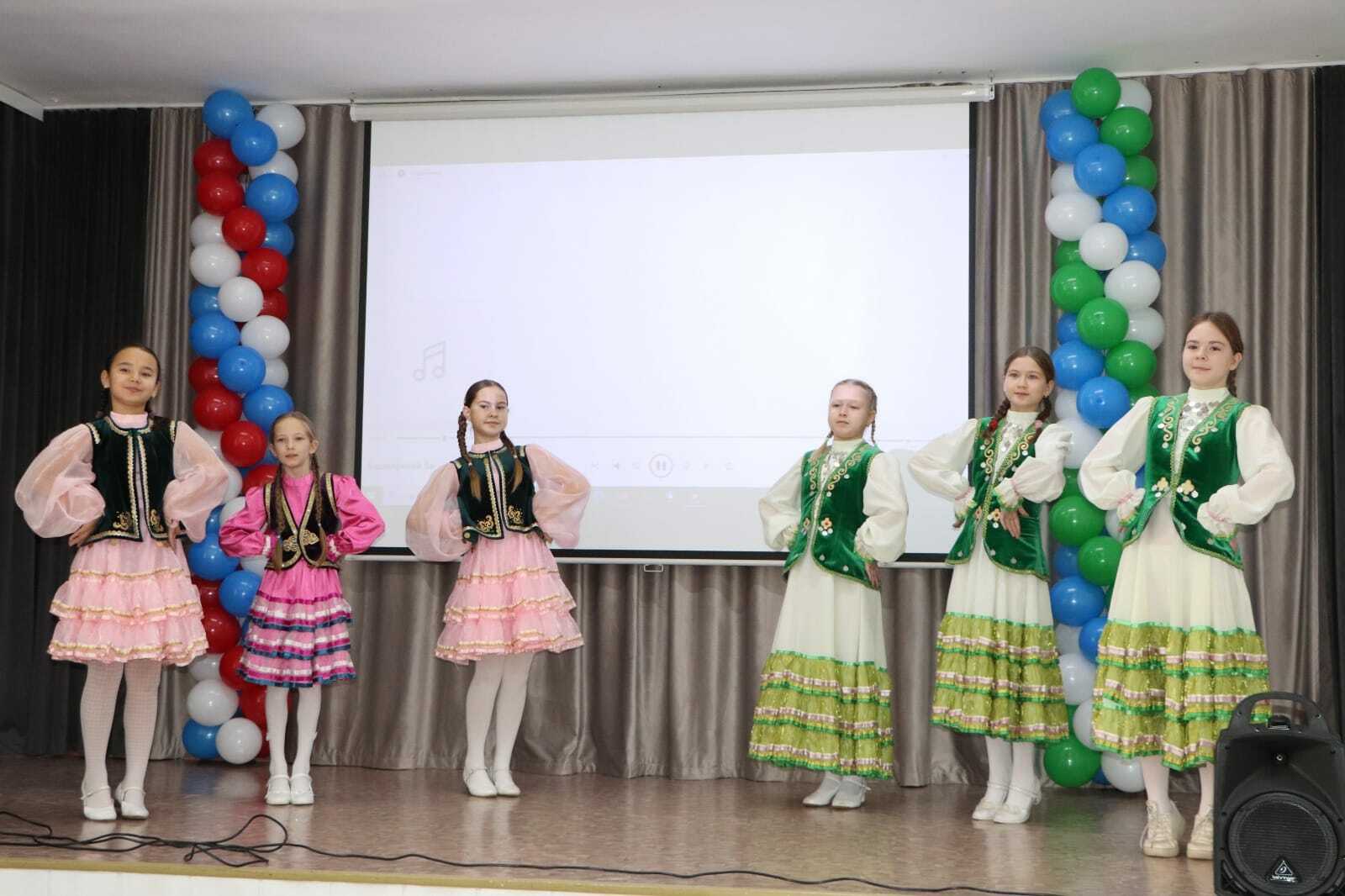 Милли бию көне белән, дуслар!