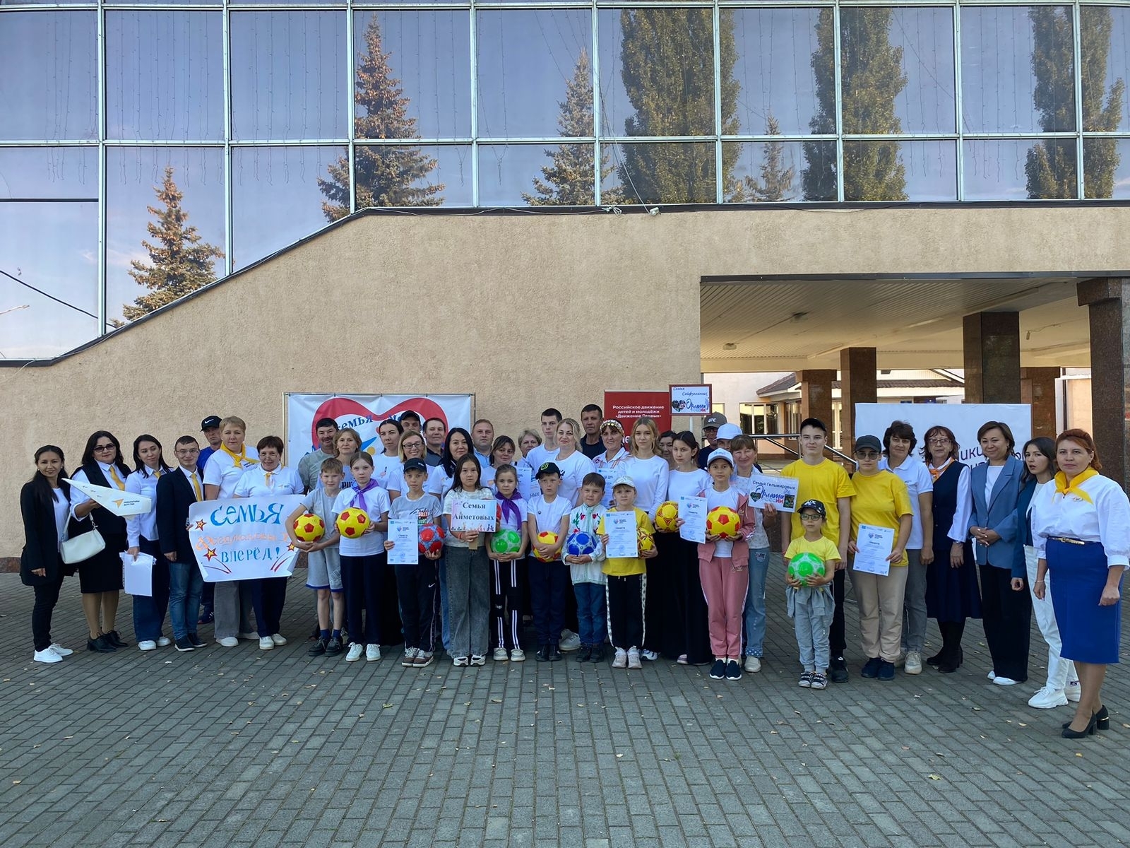 Киңәшчеләр киңәшләшеп эшли