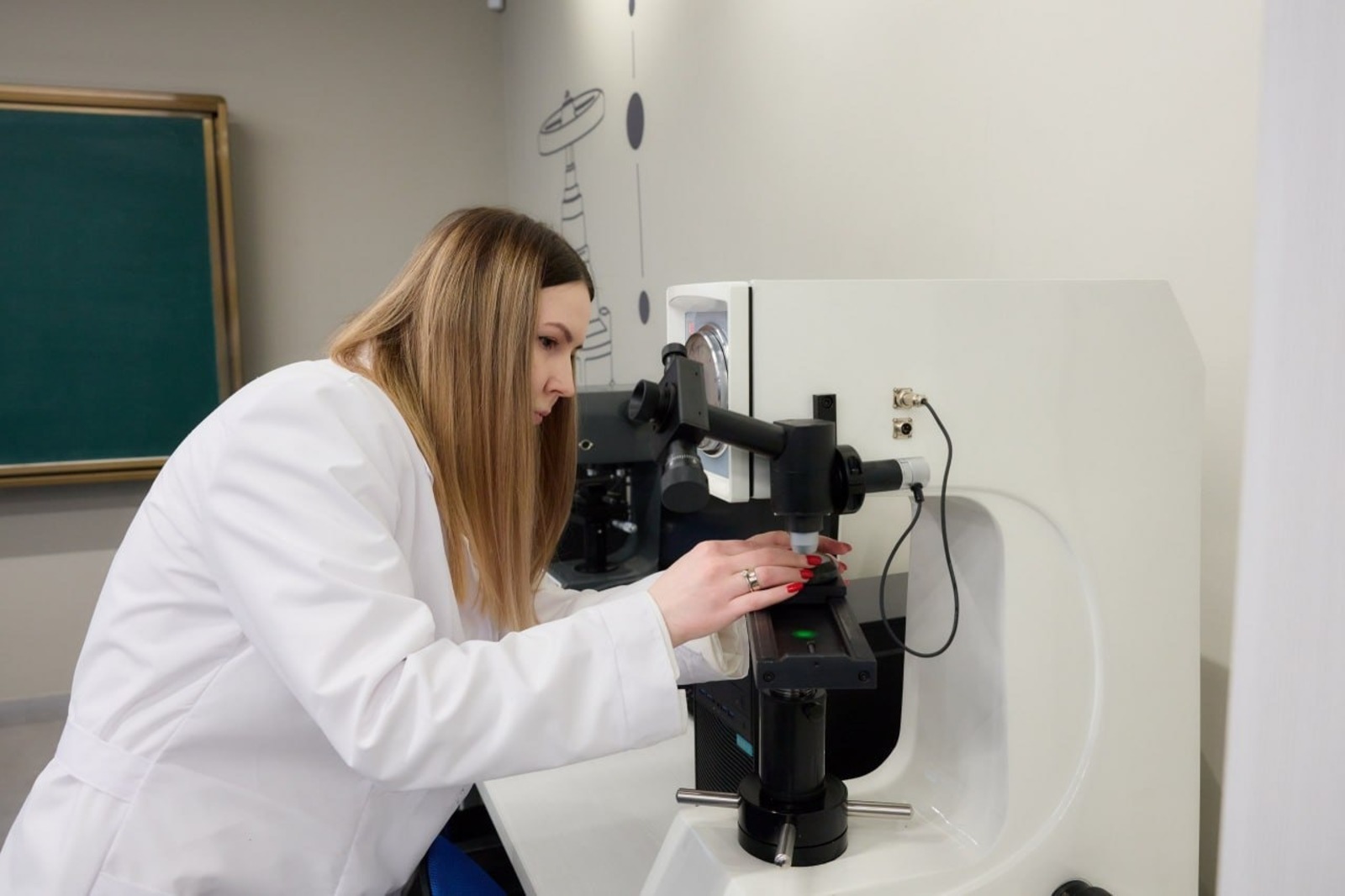 “Кемдер зур ачышка адым атлар...”