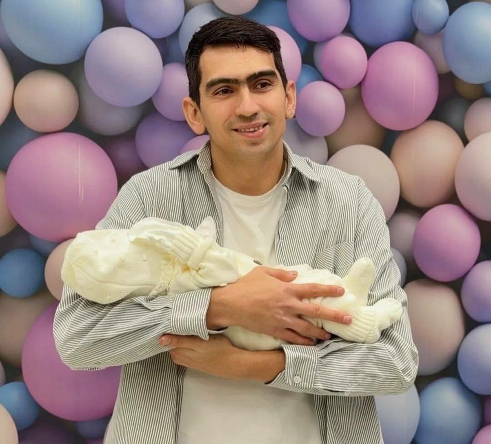 «Безнең гаиләдә шатлык» – Рамил Шәрәпов бәби каршылаган