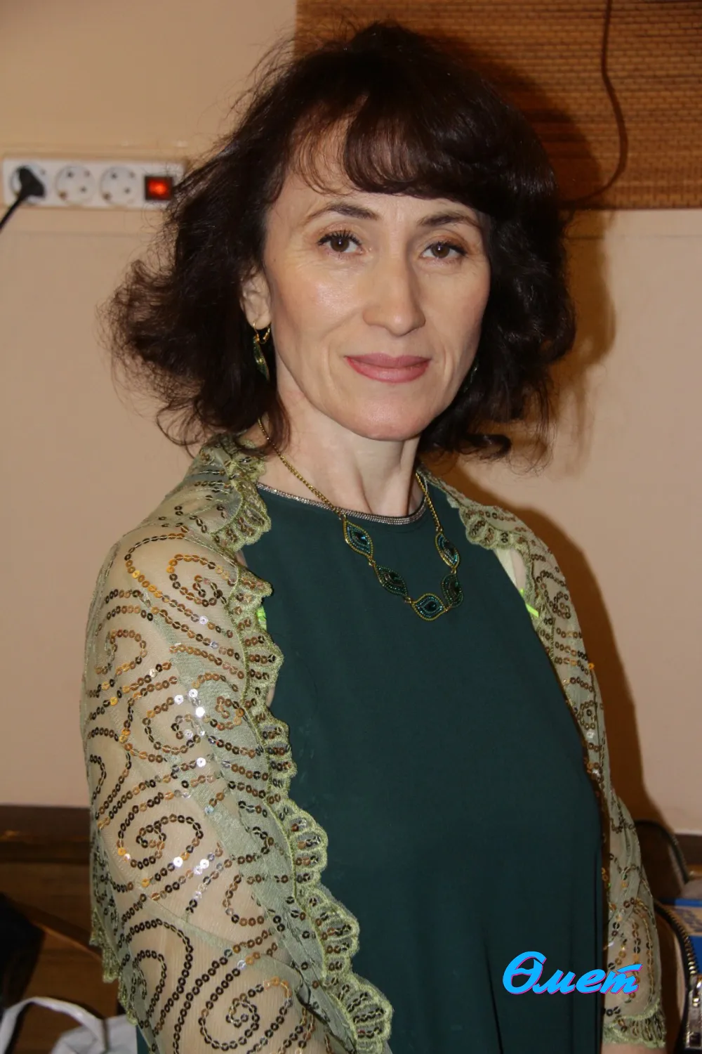Төхвәтуллина Алсу Хәләф кызы. Хәбәрче. Мәгариф  мәсьәләләре, “Чаткылар” кушымтасы  8(347) 273-97-89