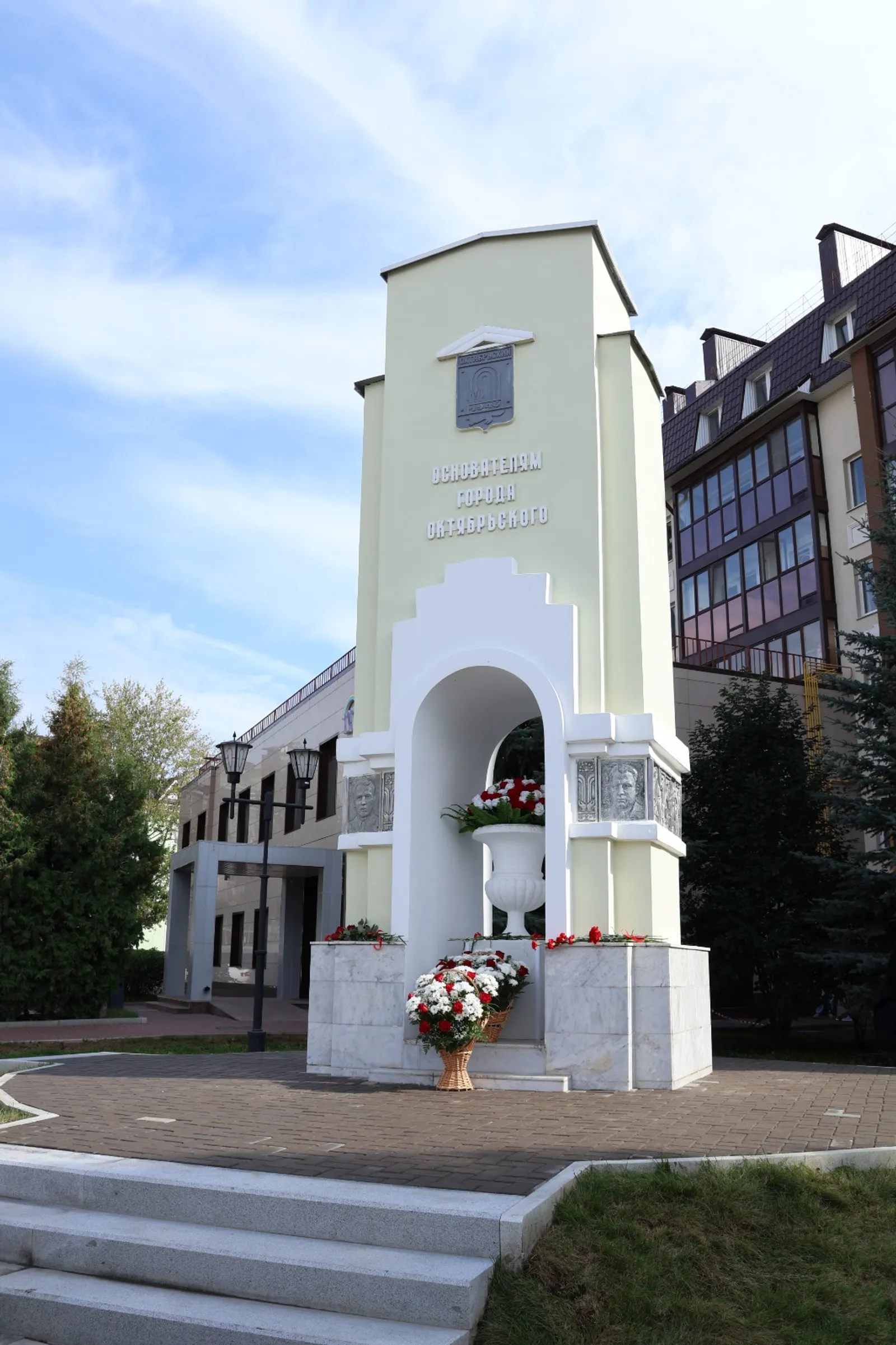 Стела төзекләндерелде