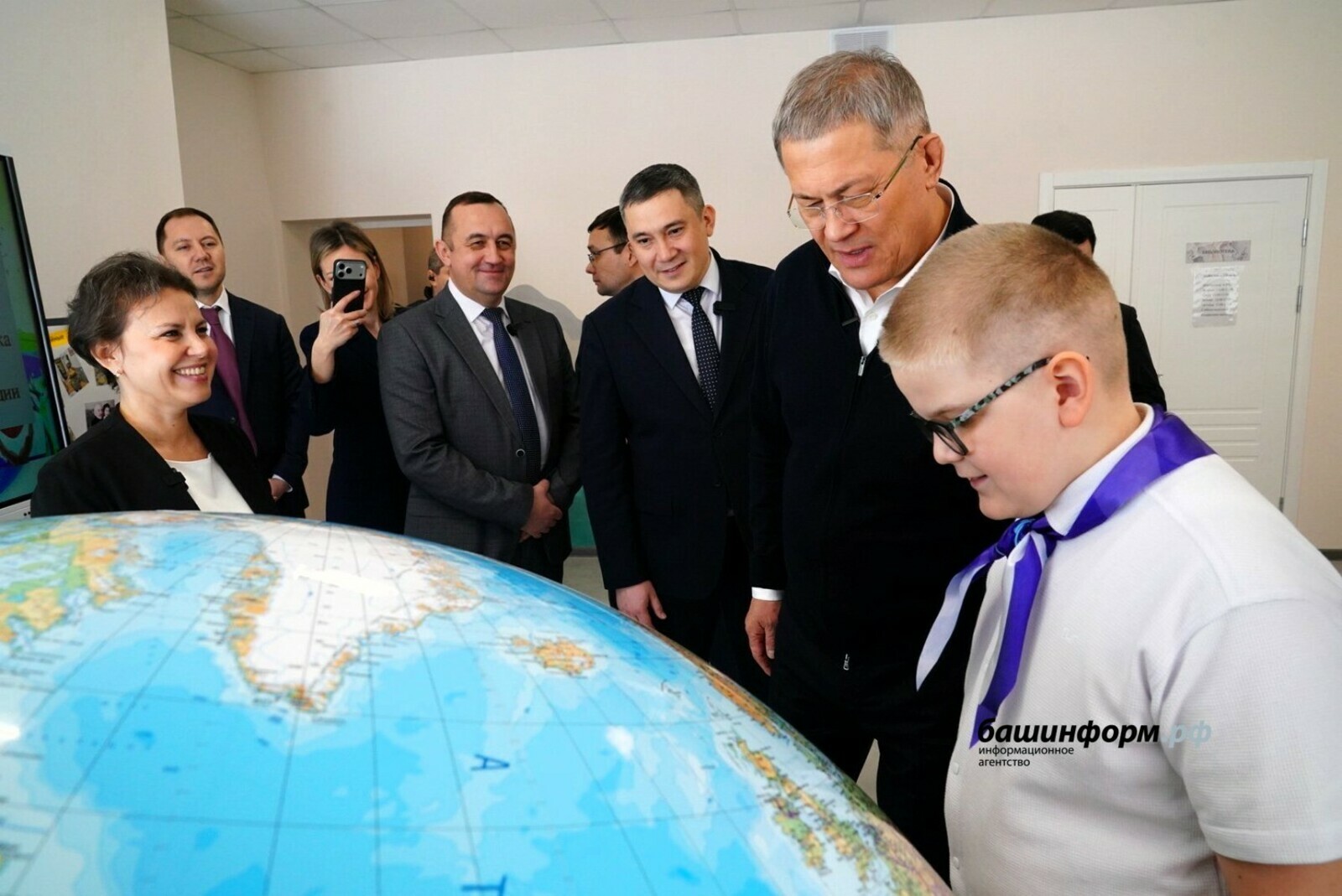 Радий Хәбиров Учалыда яңартылган  интернат-мәктәптә булды