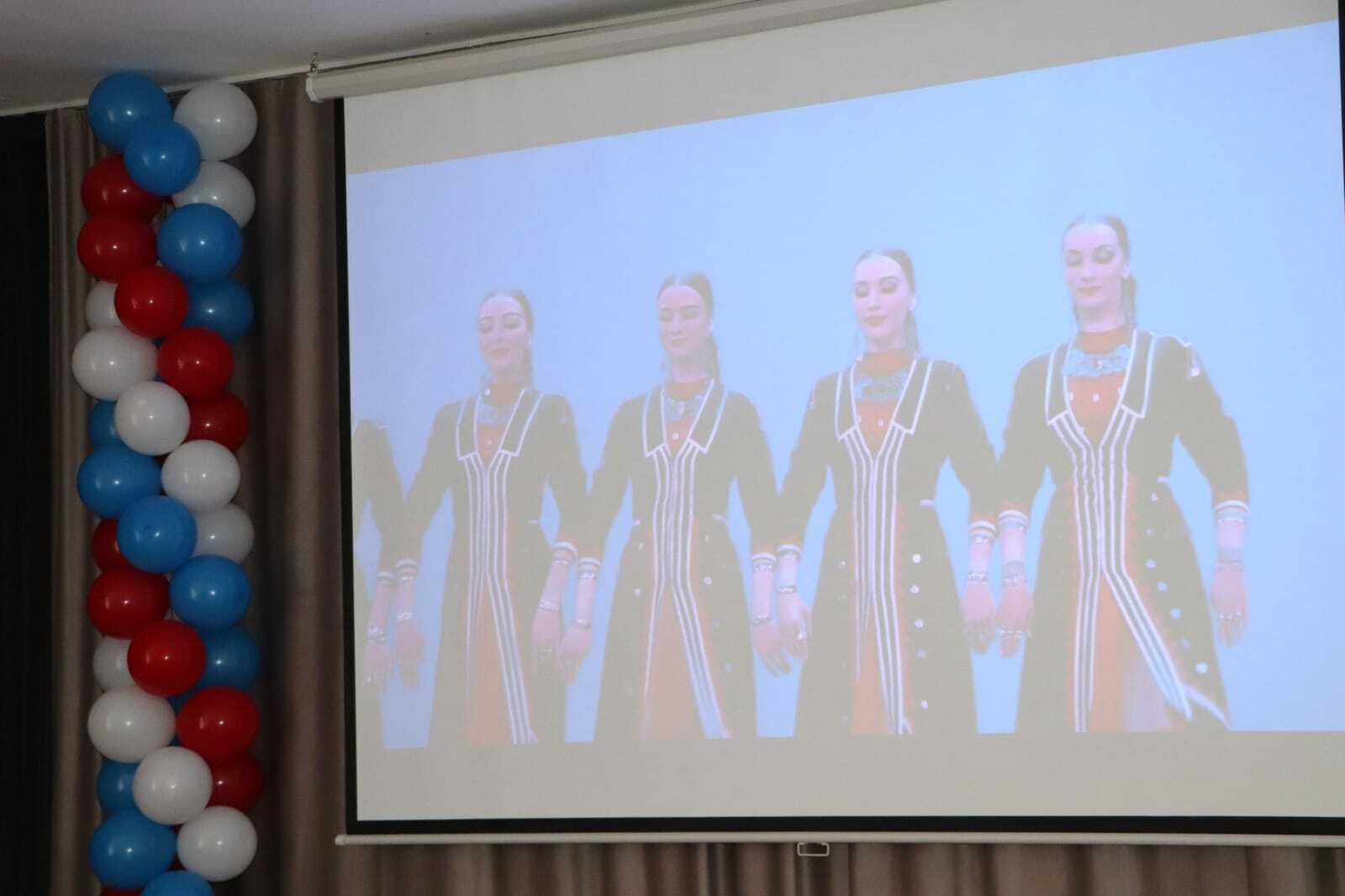 Милли бию көне белән, дуслар!