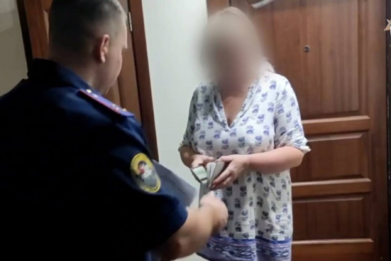 Студентлардан зачёт өчен акча алып яткан