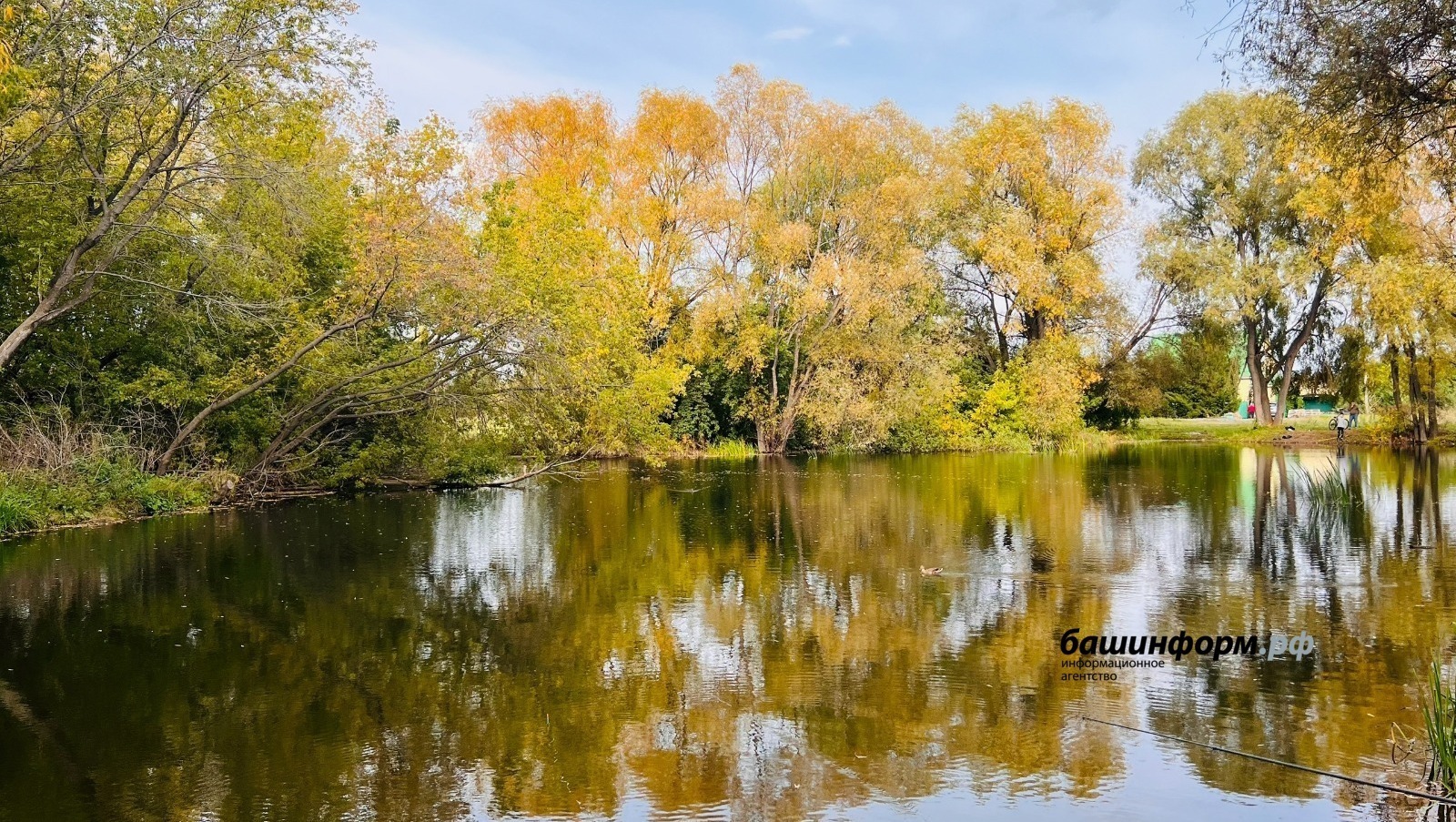 Ике ир-ат белән көймә әйләнгән