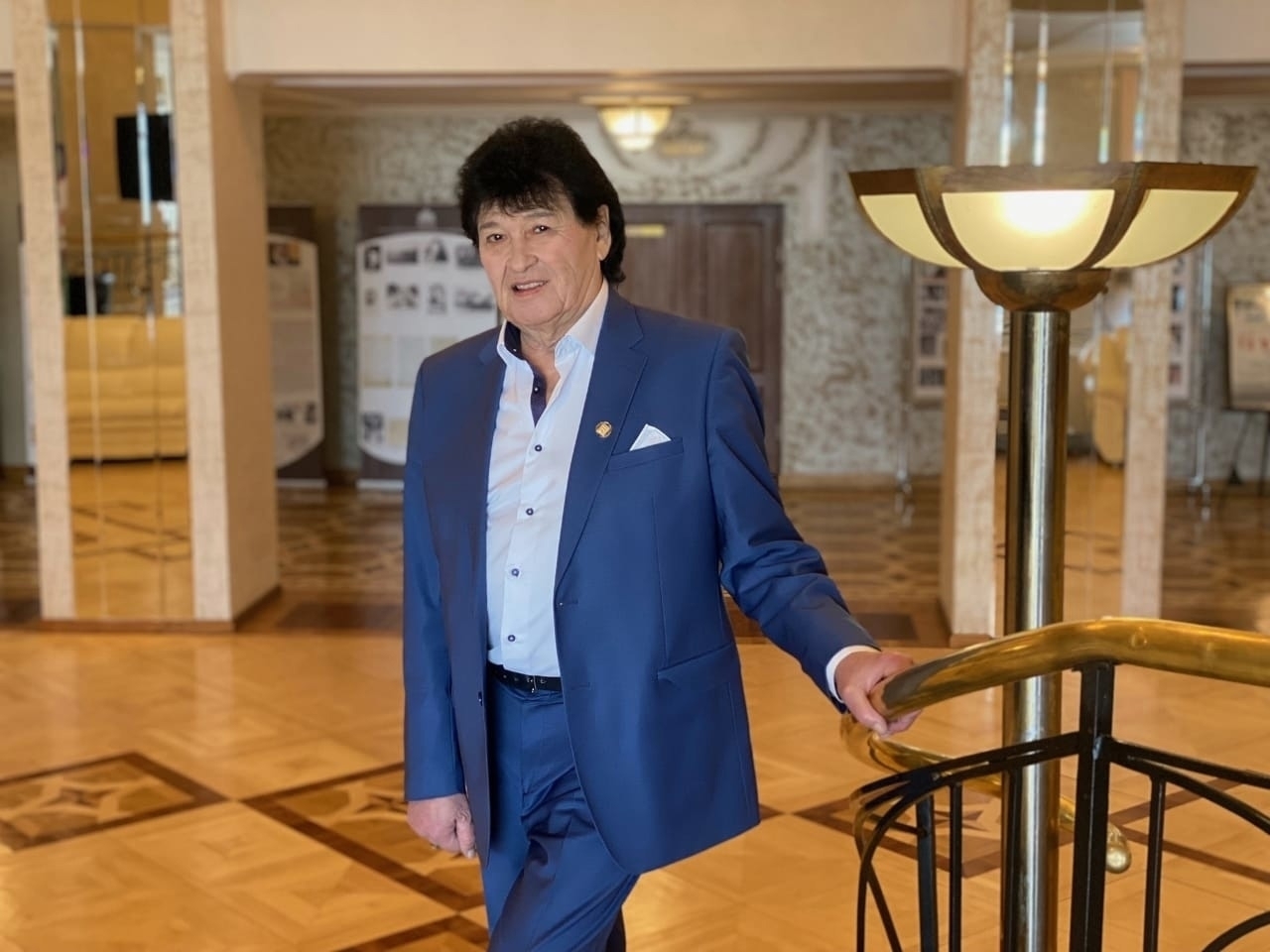 Азамат Гафаров әтисенең бюстын кайтарткан