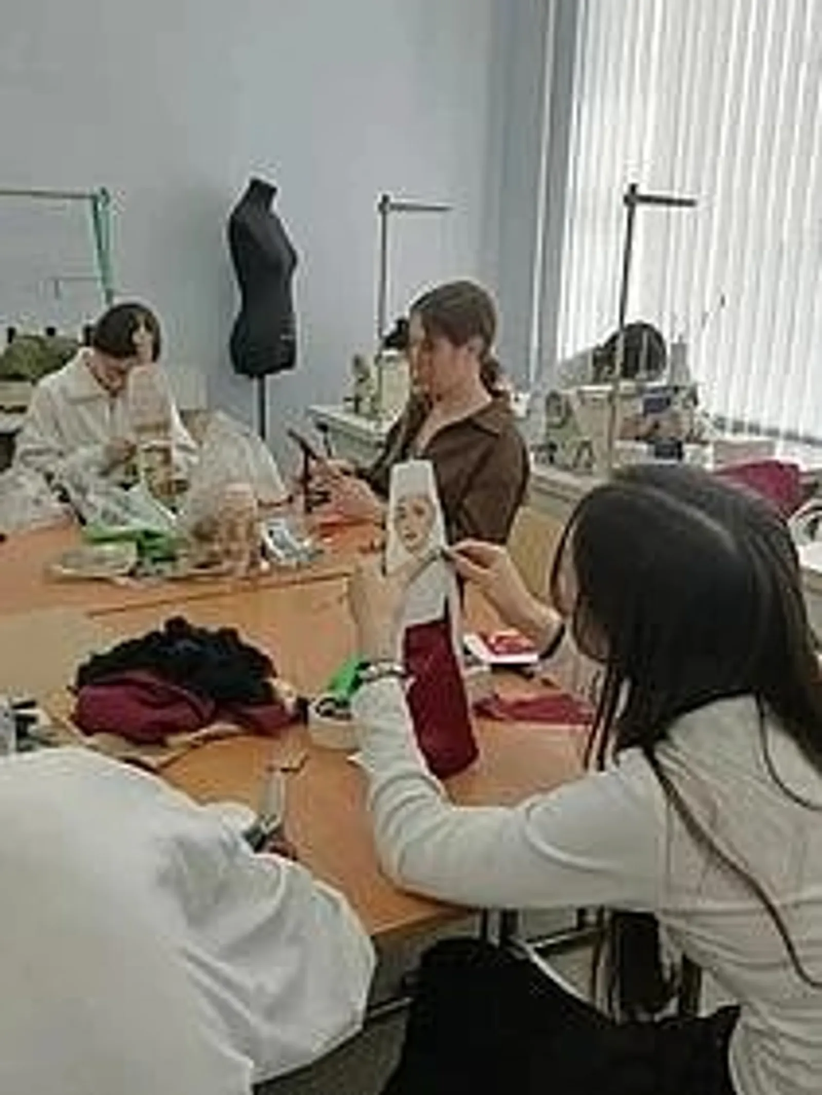 Уфа көллияте студентлары, тарихны өйрәнеп, мода киләчәген булдыралар