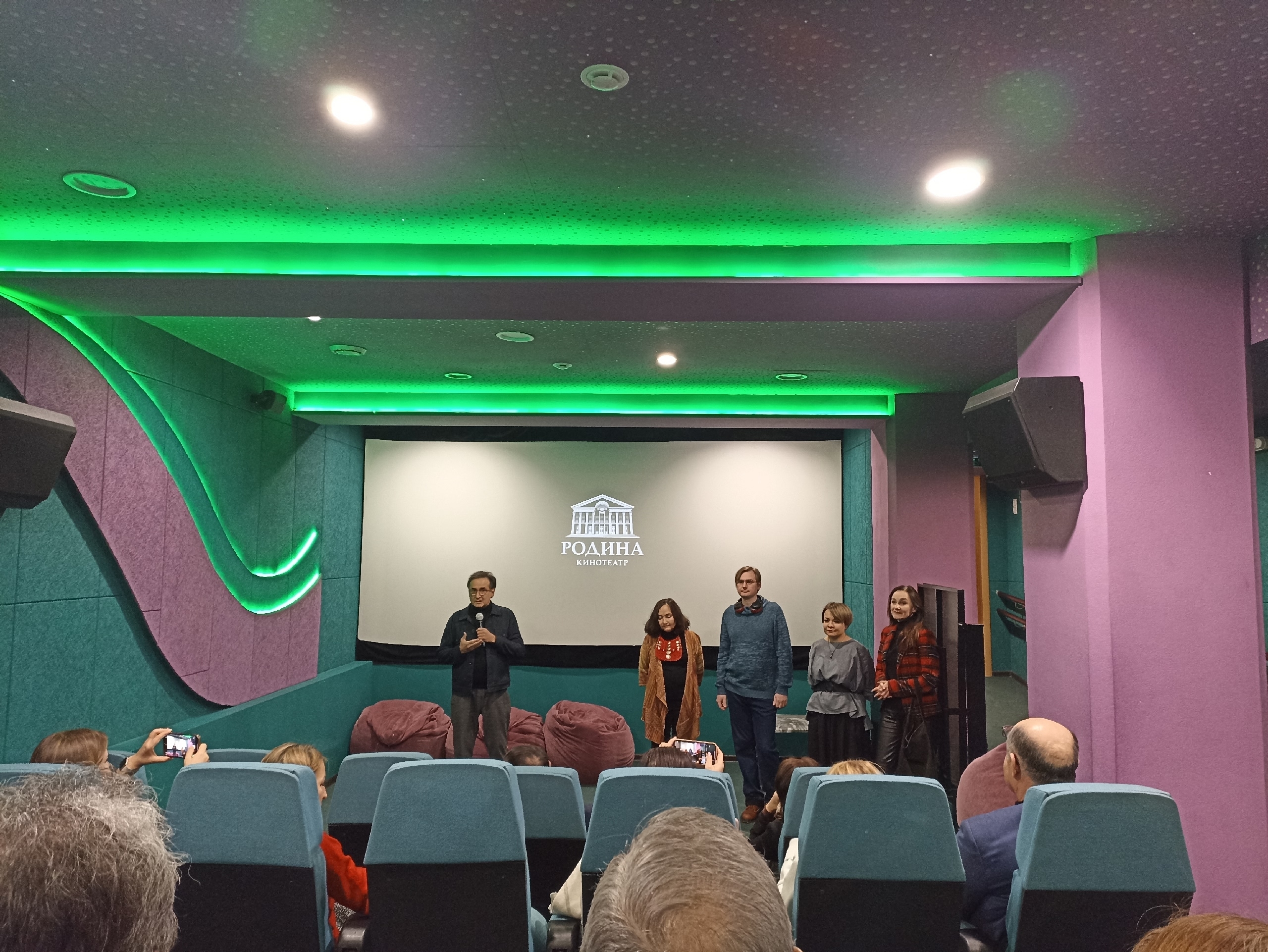 «Фарзана идет на запад»