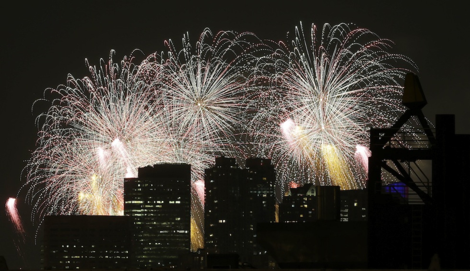 Мәетнең көлен фейерверк итеп очыралар