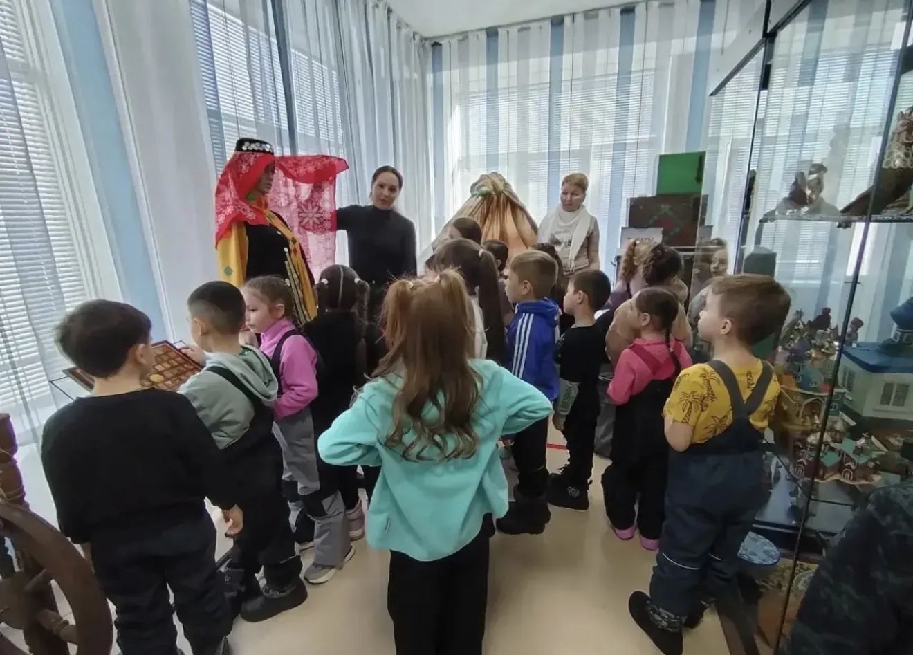 Үткәннән киләчәккә: Тарихны белеп үссеннәр өчен