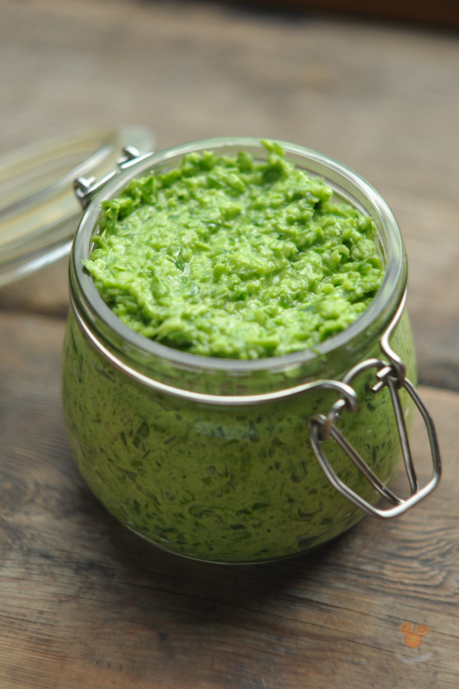 Яшел сарымсак пастасы