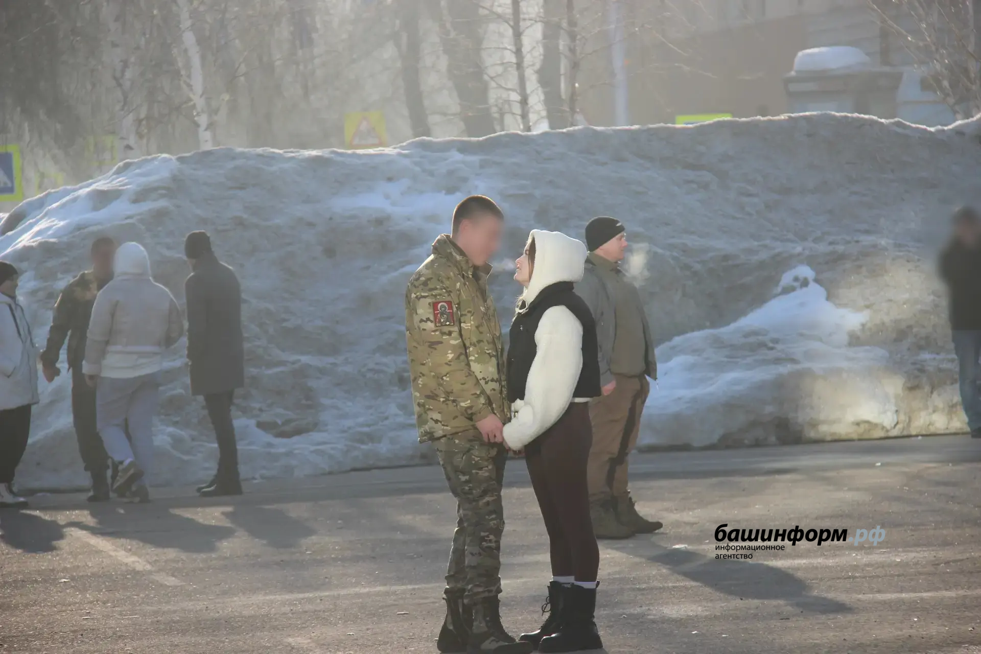 Уфада хәрбиләр ялдан соң яу кыры зонасына китте