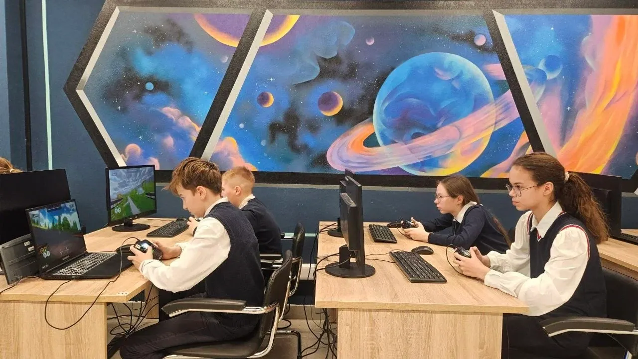 Вузара студентлар кампусында “Космос атналыгы” узды
