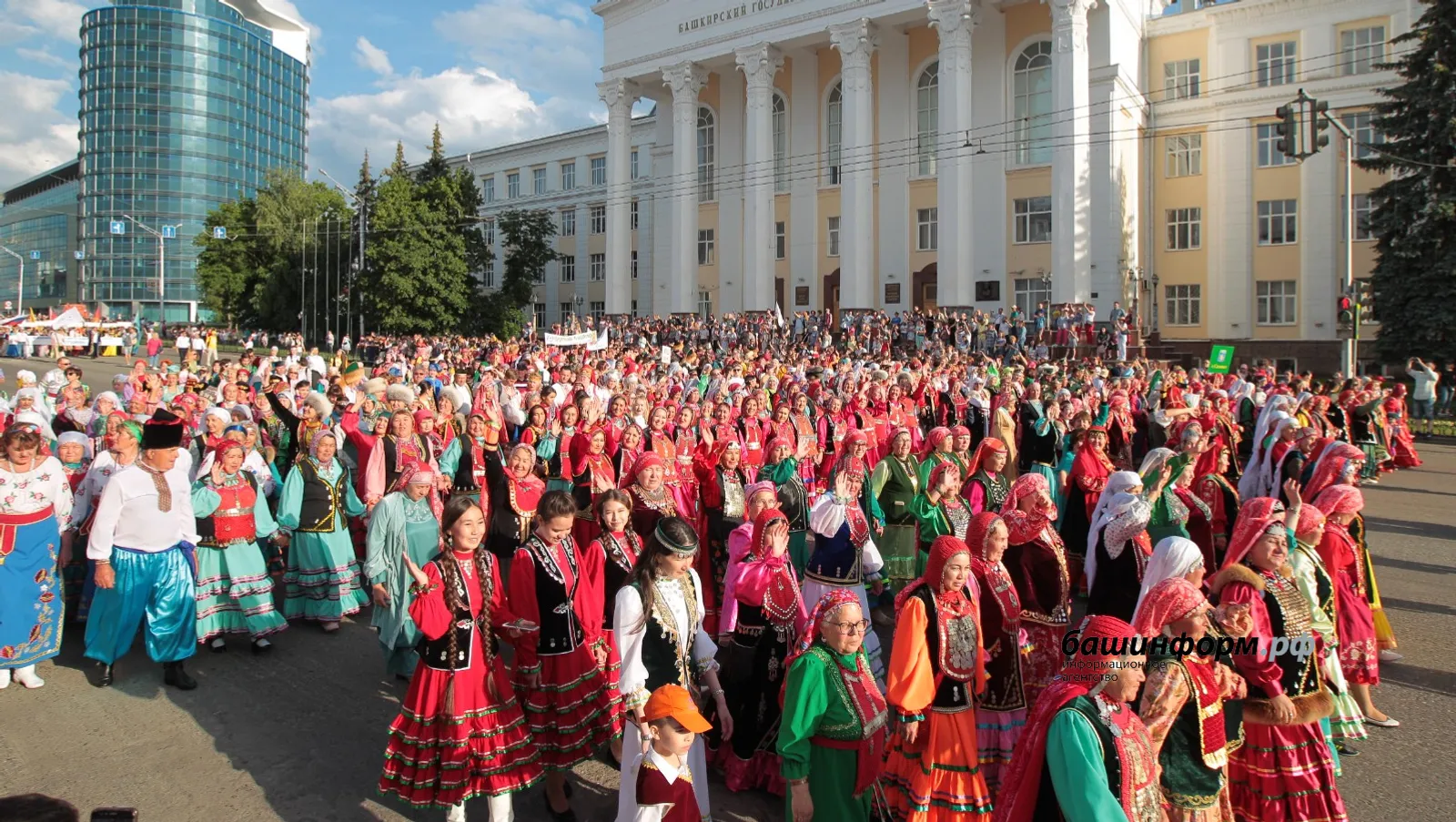 Милләтләр бизәге - киемнәрдә