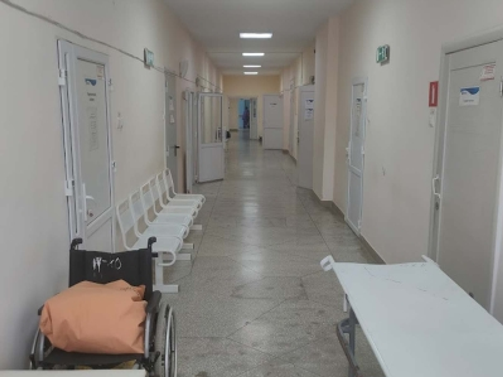 Җирдән билгесез предмет күтәреп бармаксыз калган