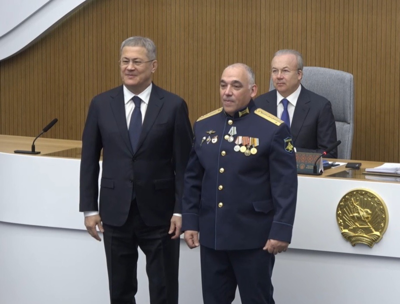 Батырларга медаль тапшырды