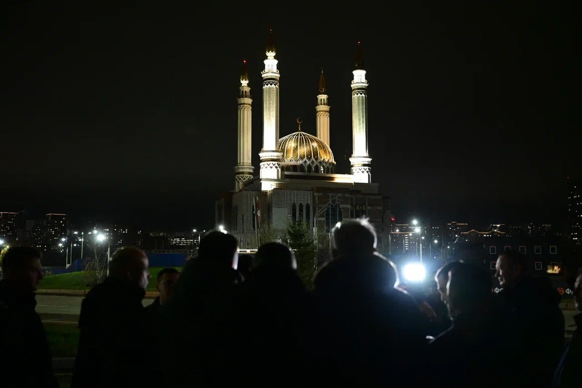 Мәчет балкып торыр