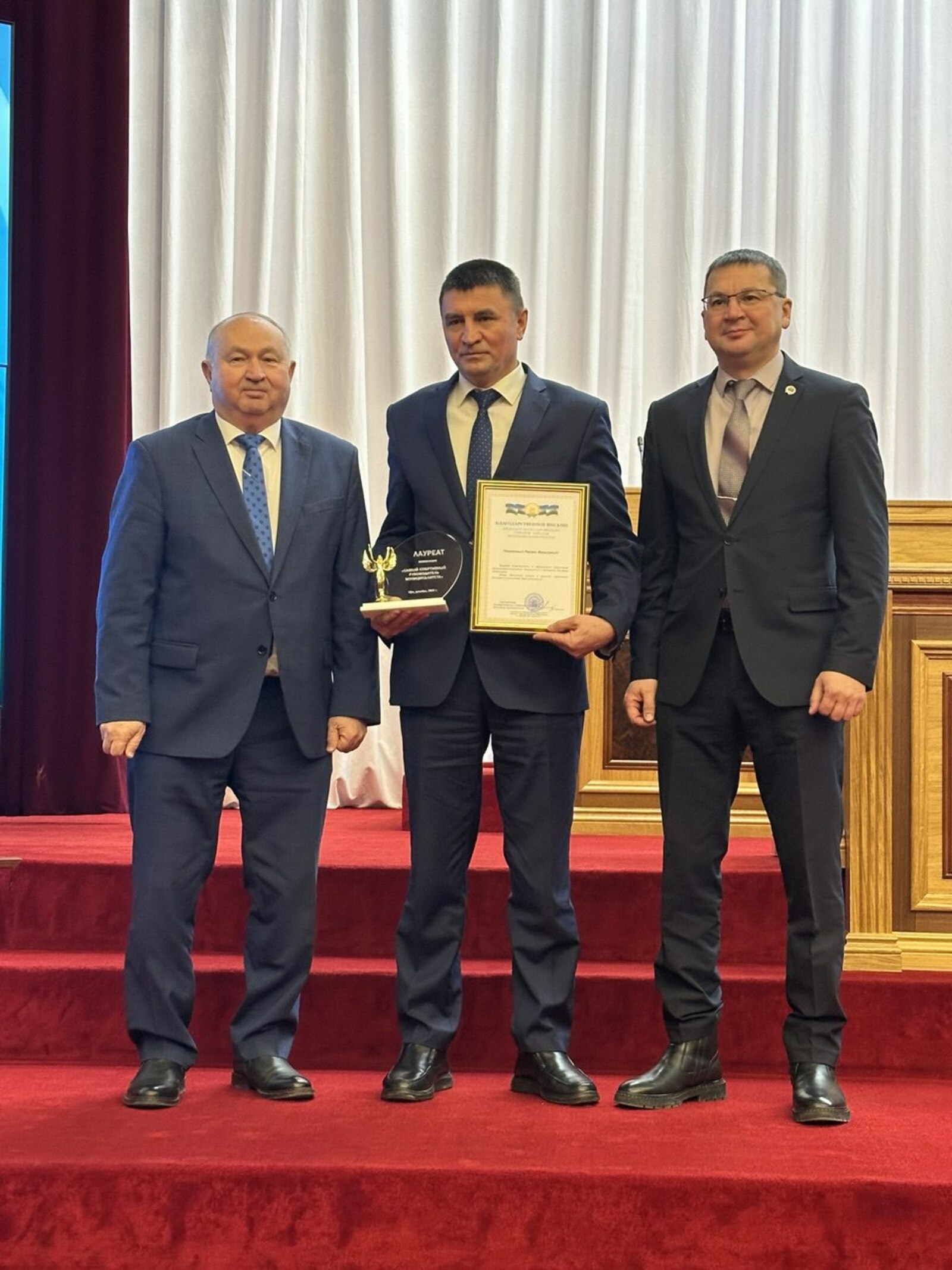 “Иң яхшы спортчы җитәкче" номинациясендә лауреат исемен яулады