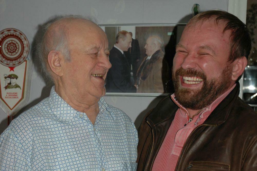 БАРЛЫК ХЕЗМӘТЕ ХАЛКЫНА БҮЛӘК!