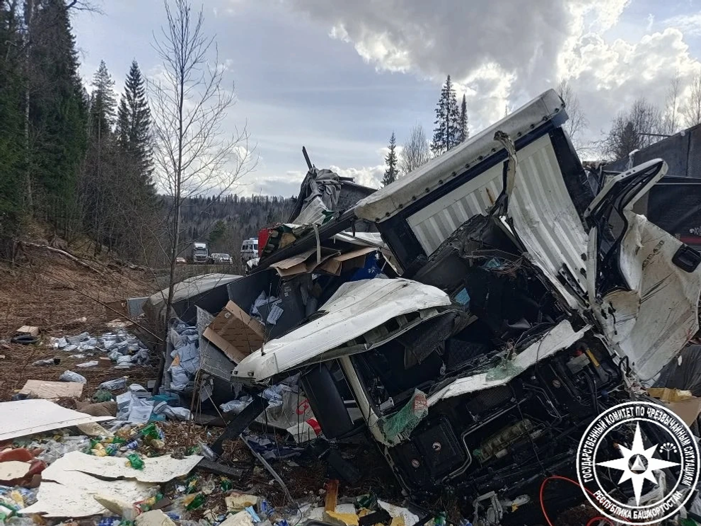 Йөк машиналары бәрелешкән: үлүчеләр бар