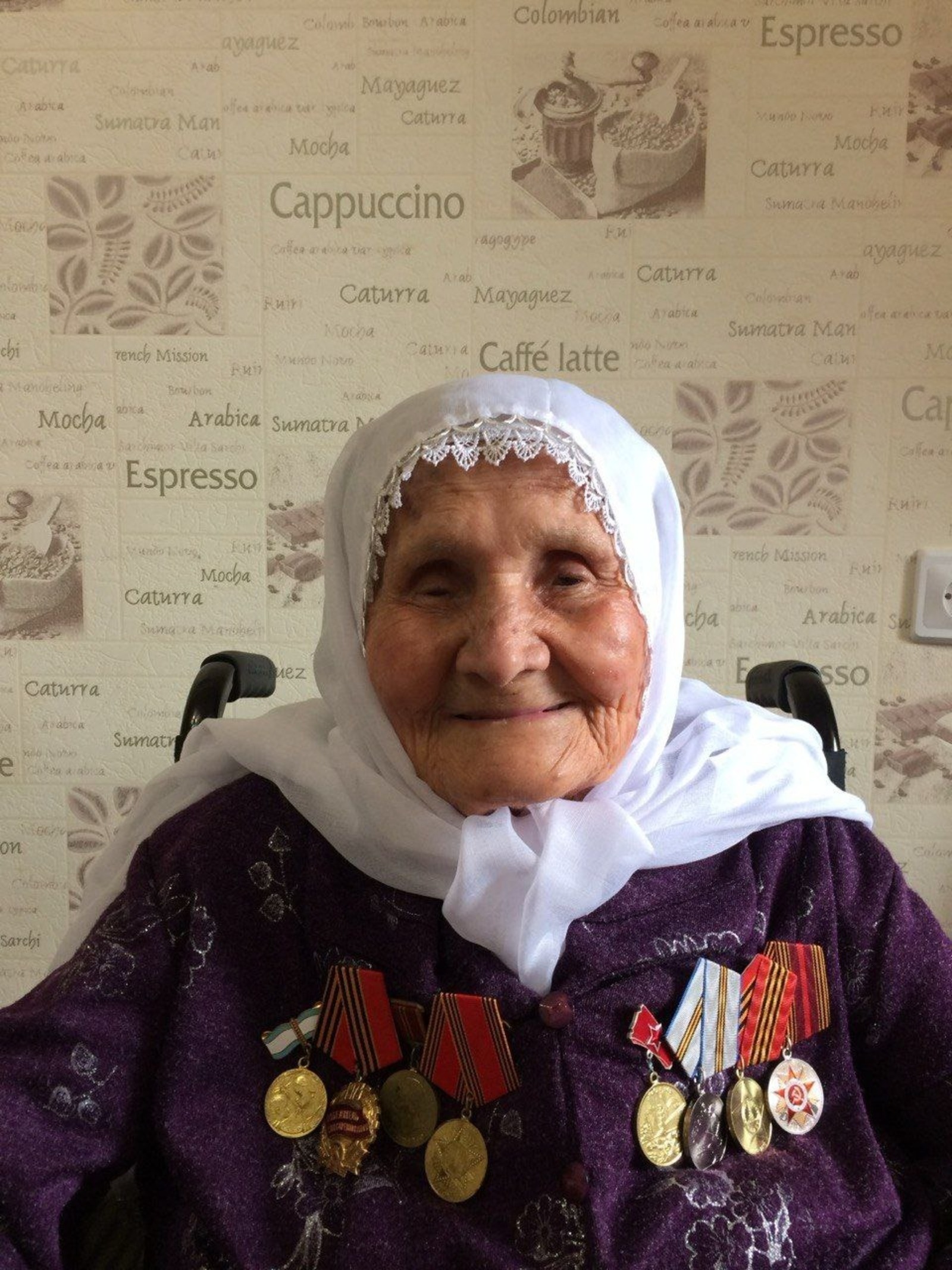 Гасыр яшьтәшләрен  туган көннәре белән котладылар