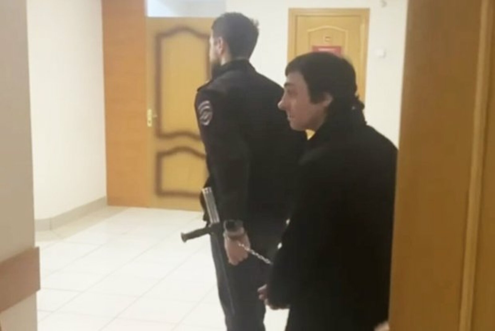 Хатынны тукмаган, этен машинкада юдырган