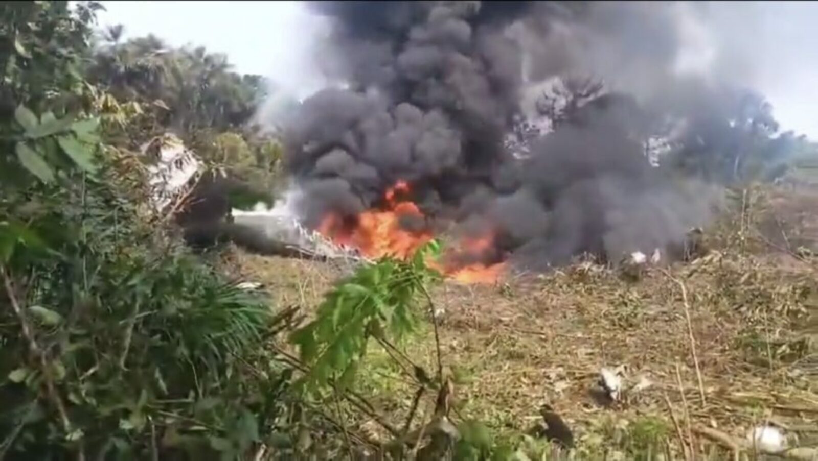 Самолет ут эчендә – коточкыч  һәлакәтнең беренче кадрлары