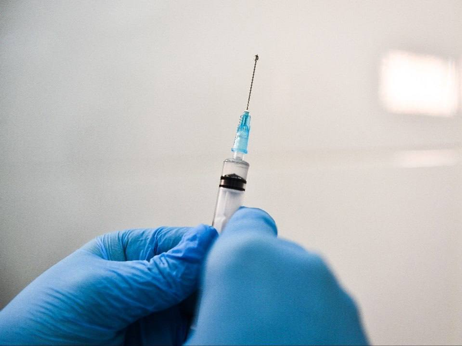 Рактан вакцина уйлап тапканнар