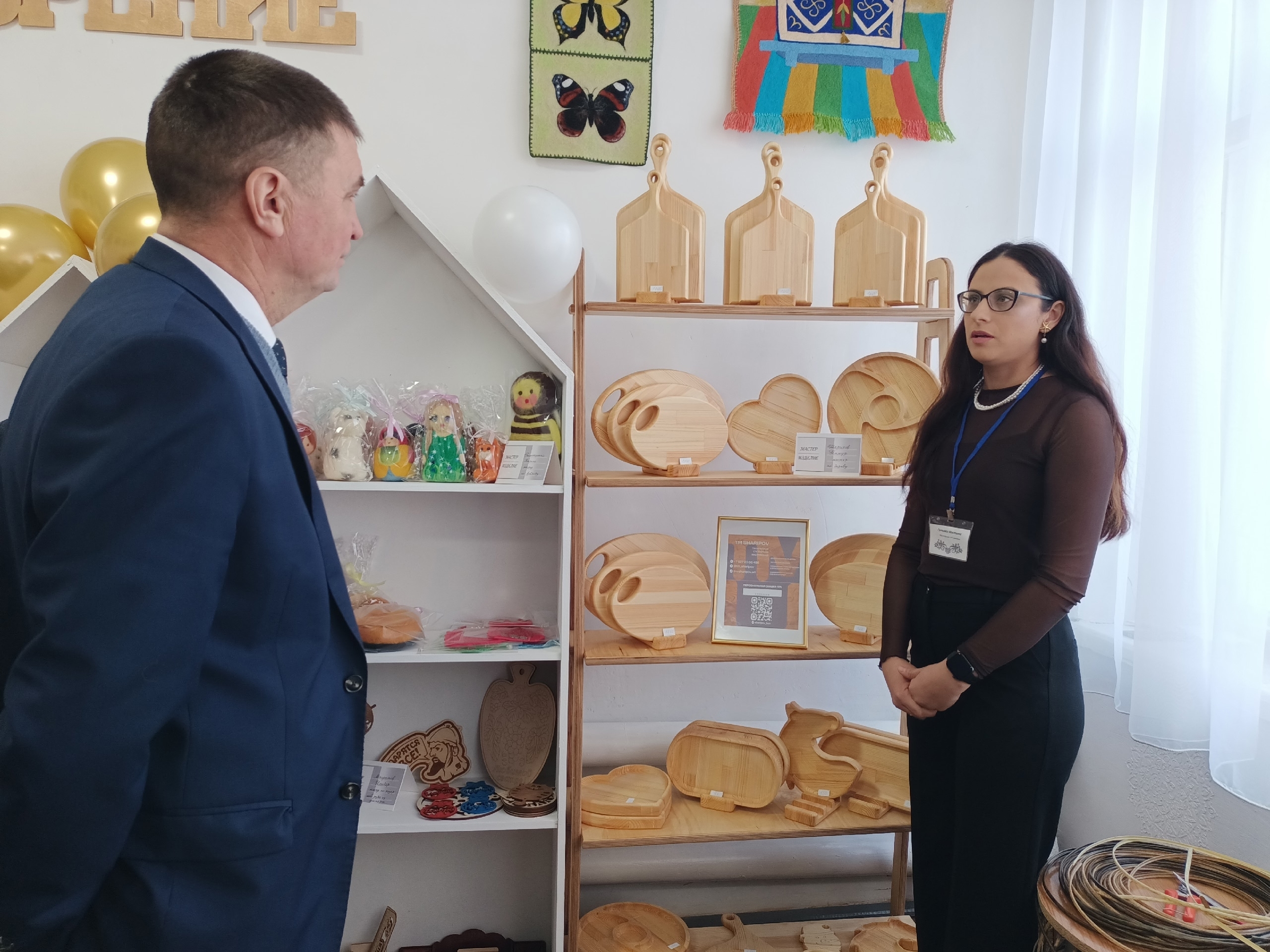 Алар үз куллары белән тылсым тудыра