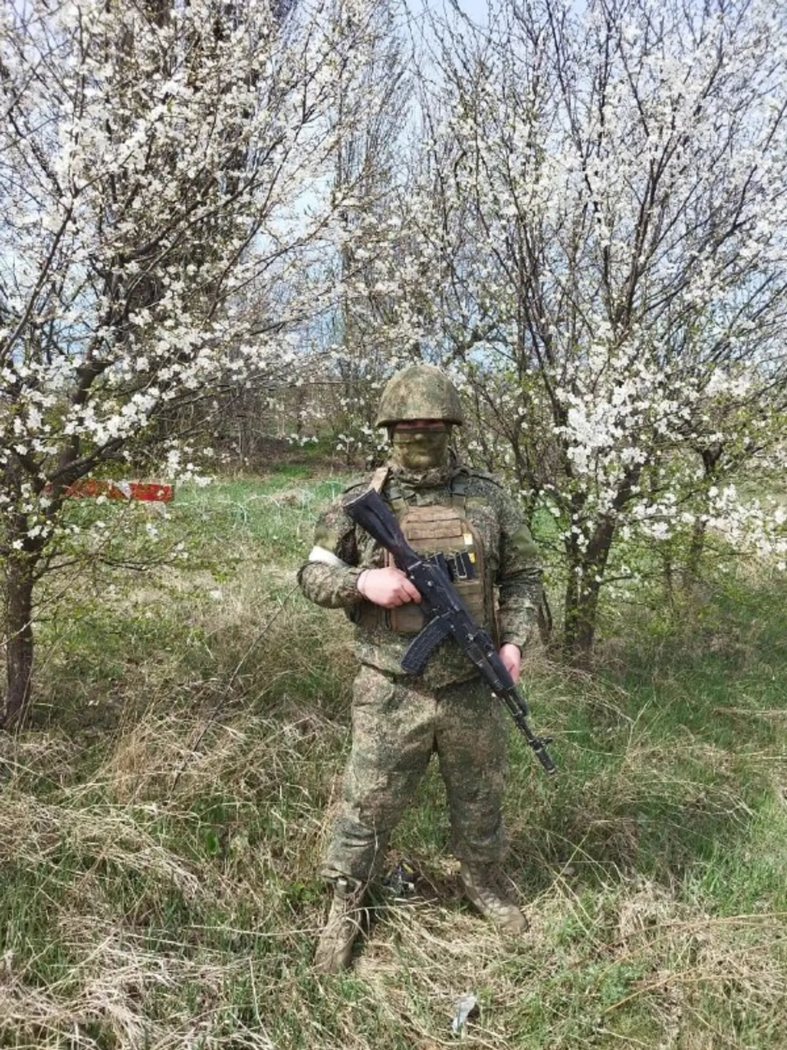 Ватаныбыз сагында – курку белмәс, кыю егетләр